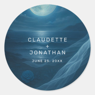Romantische blauwe maanverlichte strand huwelijksu ronde sticker