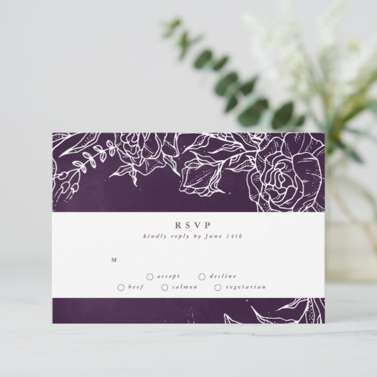 Romantische Bloemenkrans Paarse Bruiloft RSVP Kaartje (Staand voorkant)