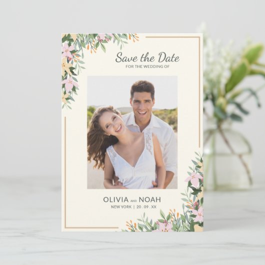 Romantische bloemige foto save the date (Staand voorkant)