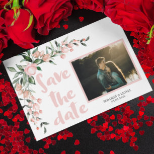 Romantische Blush Roze Bloemen Foto Save the Date Briefkaart