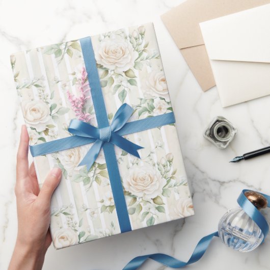 Romantische Blush Witte Rozen Bloemen Strepen Huwe Cadeaupapier (Geschenken)