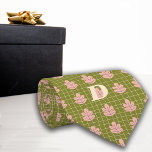 Romantische Botanicals Olijfroze Monogram Stropdas<br><div class="desc">Bent u op zoek naar een Mannen schenking? Dit romantische botanische Stropdas heeft een frisse olijfrasterachtergrond met hints van stoffige roze Romance Leaves Pattern. Geef je geliefde een cadeau en personaliseer met een monogram om het speciaal te maken. Ideaal cadeau voor Vaderdag,  opa,  echtgenoot,  kantoormedewerkers ook.</div>