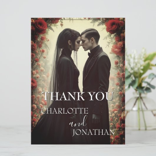 Romantische bruiloft in zwarte elegantie (Staand voorkant)