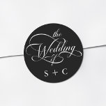 Romantische Classy Calligraphy Wedding Black Ronde Sticker<br><div class="desc">Eenvoudige zwart-wit bruiloft sticker is voorzien van elegante,  romantische swirly kalligrafie belettering met initialen. Voor meer geavanceerde aanpassing van dit ontwerp,  klikt u op de BLUE DESIGN TOOL BUTTON hierboven!</div>