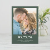 Romantische donkergroene minimalistische foto save the date (Staand voorkant)