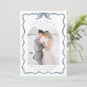 Romantische Doodle Coquette Strik Blau Huwelijksfo Bedankkaart (Staand voorkant)