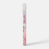 Romantische droomroze anjers iPhone 15 case (Linkerkant)