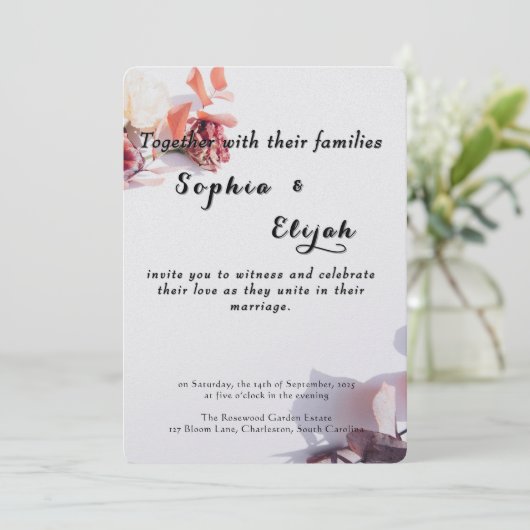 Romantische elegante bloemenbruiloft uitnodiging (Staand voorkant)