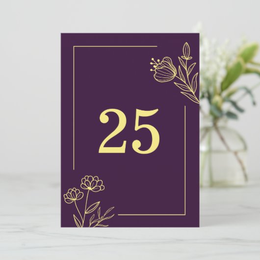 Romantische elegante gouden bloem paarse tafel num kaart (Staand voorkant)
