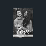 Romantische elegante zwart-wit verloving foto canvas afdruk<br><div class="desc">Personaliseer en pas dit omwikkelde canvas aan met je verloving foto (een zwart-wit filter wordt automatisch toegepast op je afbeelding). Gebruik het als een mooie bewegwijzering voor uw verlovingsfeest en bruiloft die een mooie vertoning voor uw huis zal zijn. Met het woord "liefde" in een elegante typografische stijl, velden voor...</div>