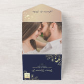 Romantische Floral Navy en gouden bruiloft All In One Uitnodiging (Buitenkant)