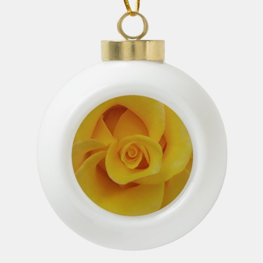 Romantische Gele Rozenblaadjes Keramische Bal Ornament (Voorkant)