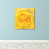 Romantische gele rozenwaterdruppels canvas afdruk (Insitu (Houten vloer))