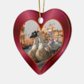 Romantische gondelrit met rode satijnen achtergron keramisch ornament (Links)