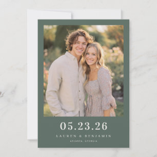 Romantische groene foto met vrolijke uitstraling save the date
