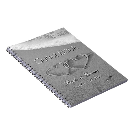 Romantische harten in het zandstrandtrouwgastenboe notitieboek (Rechterzijde)