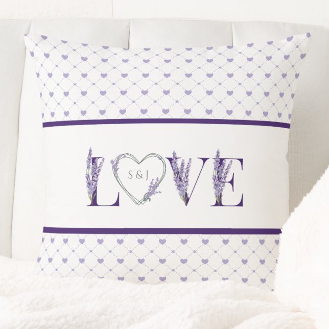 Romantische Harten Lavendel Liefde Paars Kussen (This Lavender Love Pillow is a beautiful addition to a bedroom, reading nook, or living room)