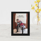 Romantische Humoureuze Valentijn loopt naar een vr Kaart (Gele Bloem)