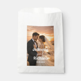 Romantische huwelijksgeloften op het strand bij zo bedankzakje