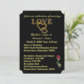 Romantische in elkaar grijpende harten en rode roo kaart (Staand voorkant)