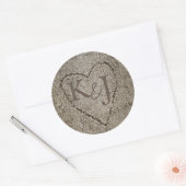 Romantische Initialen die in het boomhart zijn ges Ronde Sticker (Envelop)