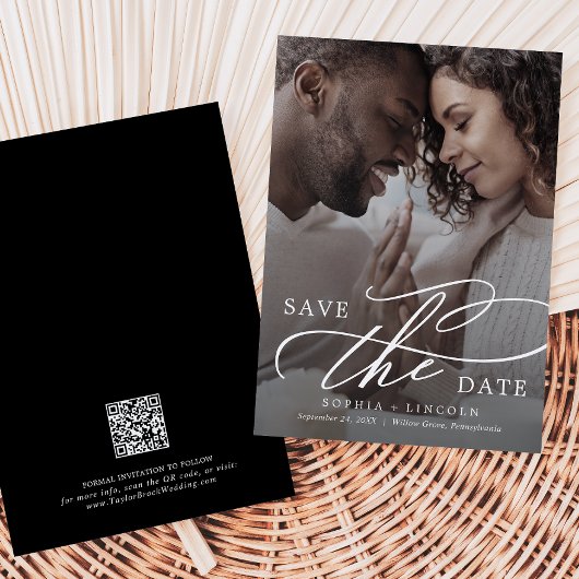 Romantische kalligrafie QR Code Donkere foto Save The Date
