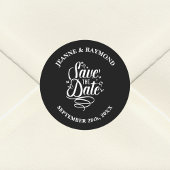 Romantische Kalligrafie Zwart Save the Date Bruilo Ronde Sticker