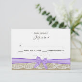 Romantische kant en Paarse Bow-respons RSVP Kaartje (Staand voorkant)