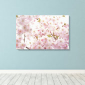 Romantische kersenbloesems en kleine bijendoek canvas afdruk (Insitu (Houten vloer))