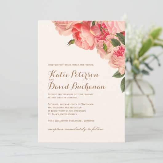 Romantische koraal pioenen op gouden bruiloft uitn kaart (Staand voorkant)