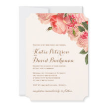 Romantische koraalrode pioenrozen op gouden trouwk