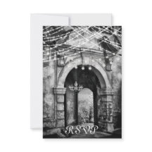 Romantische lichten en gotische archway bruiloft