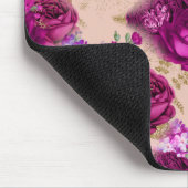 Romantische magenta-Rozen en goudbladeren op stran Muismat (Hoek)