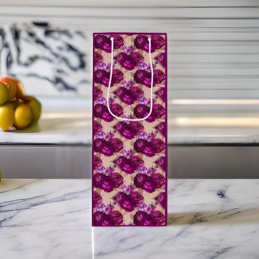 Romantische magenta-Rozen en goudbladeren op stran Wijn Cadeautas