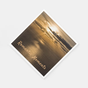 Romantische momenten foto van de zonneoceaan met t servet