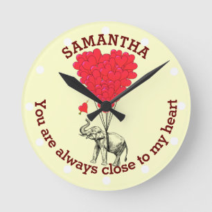 Romantische olifant en rood hart gepersonaliseerd ronde klok