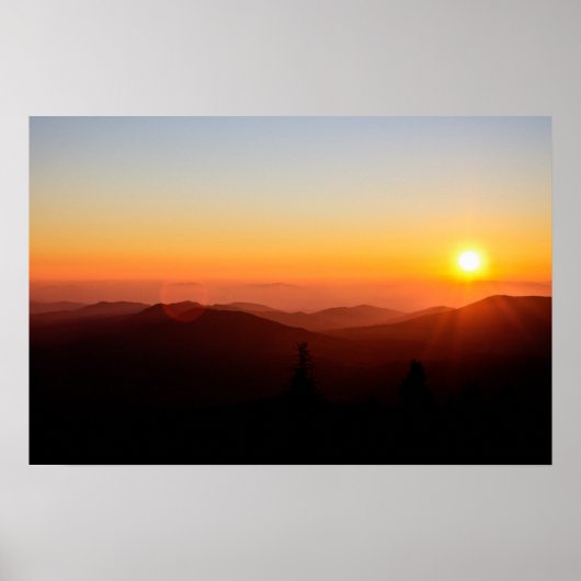 Romantische oranje zonsondergang in de berg poster (Voorkant)