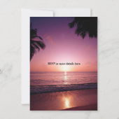 Romantische Paarse Strand Sunset Palms Wedding Kaart (Achterkant)