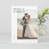 Romantische Pas getrouwd Vrolijk & Getrouwd Kerstf Feestdagenkaart (Staand voorkant)