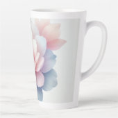 Romantische pastel roze bloem gepersonaliseerde la latte mok (Rechts)