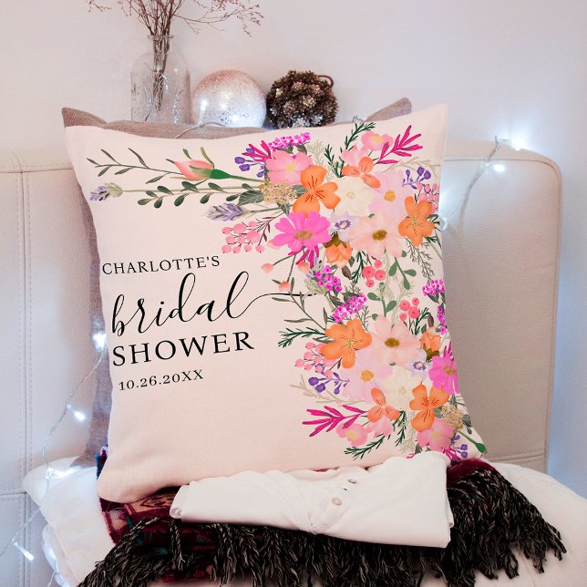 Romantische pastel wilde bloemen lente bruidsdouch kussen (Romantic pastel wild flowers spring bridal shower throw pillow)