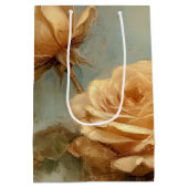 Romantische perzikrozen bloemrijke bruidsdouche medium cadeauzakje (Achterkant)