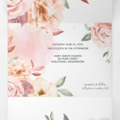 Romantische perzikrozen bloemstuk drieluik aankondiging (Binnenkant midden)