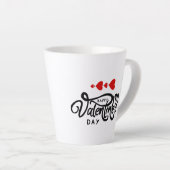 Romantische Red Hearts Valentijn's Day Design Latte Mok (Rechterhoek)