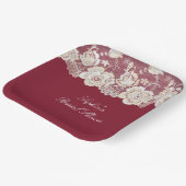 Romantische rode crème witte kant bloemenbruiloft papieren bordje (Gebogen)