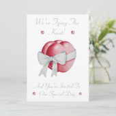 Romantische rode harten met witte boog voor bruilo kaart (Staand voorkant)