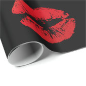 Romantische rode lippen kussen op zwart verpakking cadeaupapier (Rol Hoek)