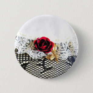 Romantische rode roos en witte kant ronde button 5,7 cm