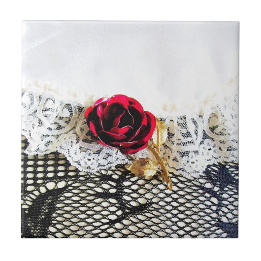 Romantische rode roos en witte kant tegeltje (Voorkant)