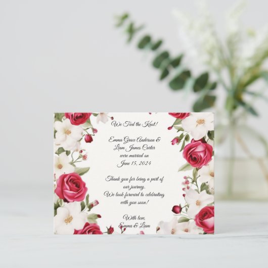 Romantische Rode Roos & Lelietje-van-dalen Trouw  Aankondigingskaart (Staand voorkant)